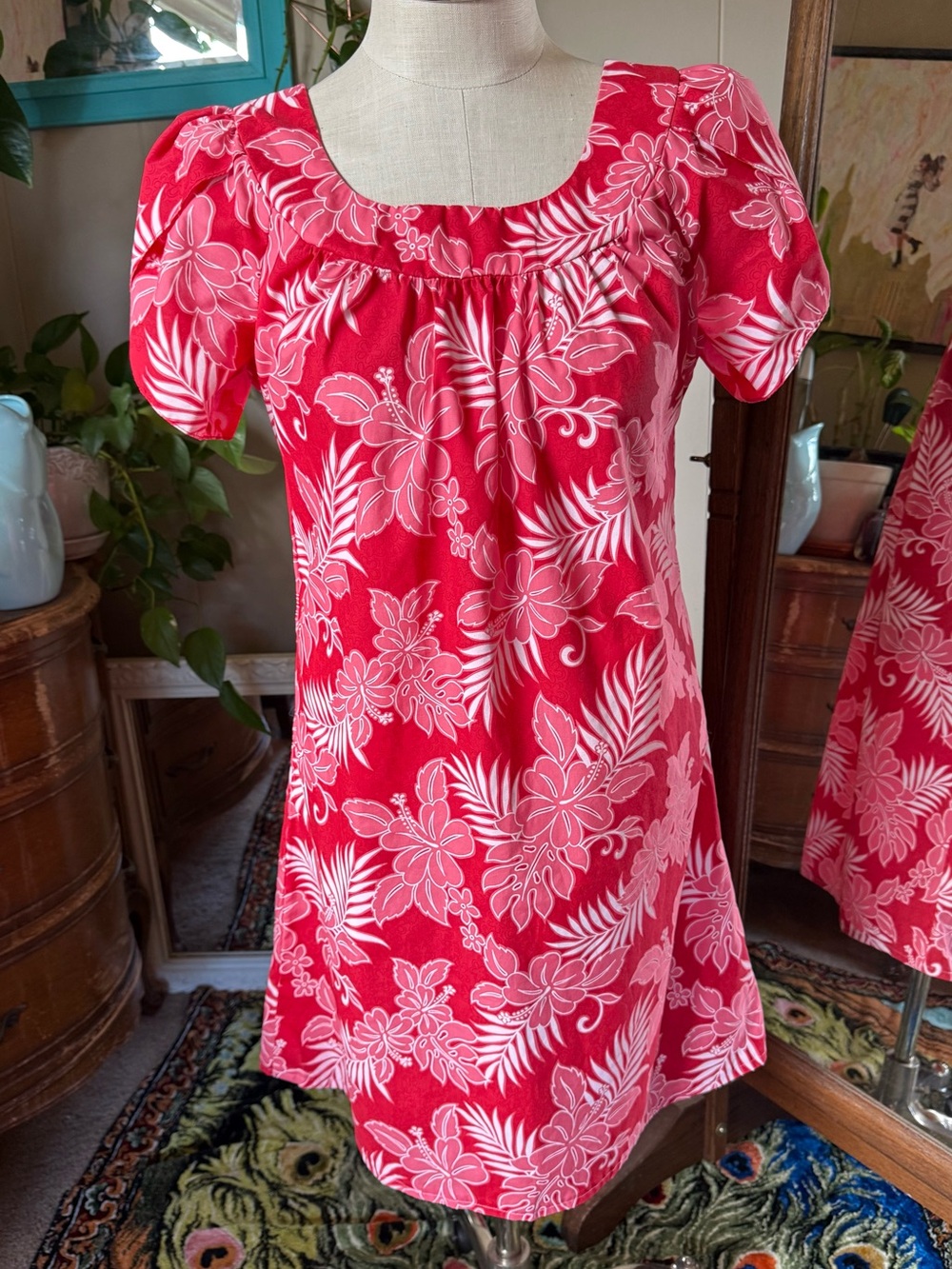 royal creations Hawaiian red coral white tropical floral mumu, Size L
